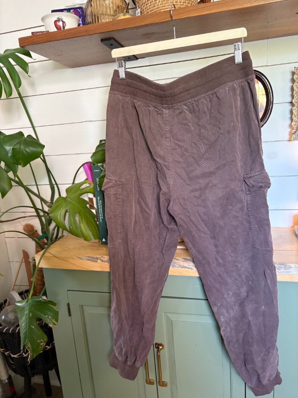Aerie Cargo Jogger Pants – Washed Mauve/Brown (Large) - Picture 3 of 3